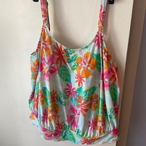 NWT Tankini top only. Tropical print, shelf bra, adjustable straps. Size 18W